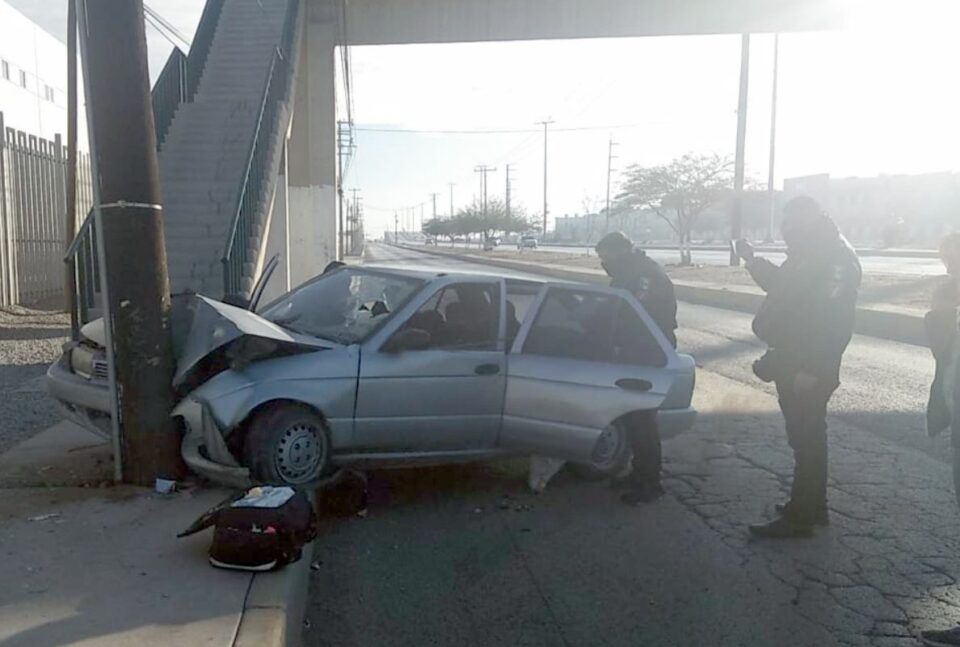 Conductor ebrio provoca aparatoso accidente acompañado de su familia