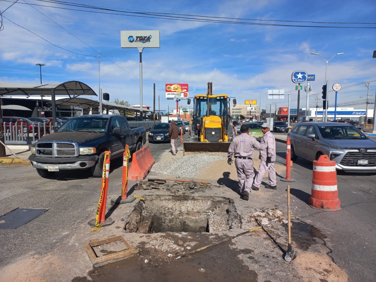 Llama Seguridad Vial a manejar con precaución por reparación de