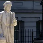 Trump instala estatua de Colón en la Casa Blanca: “fue el héroe original de Estados Unidos”, asegura