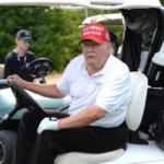 Donald Trump, visto jugando al golf en plena guerra con Irán, mientras se revelan los costes de sus viajes para los contribuyentes