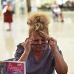 DIF Estatal entrega lentes gratuitos para personas con vista cansada