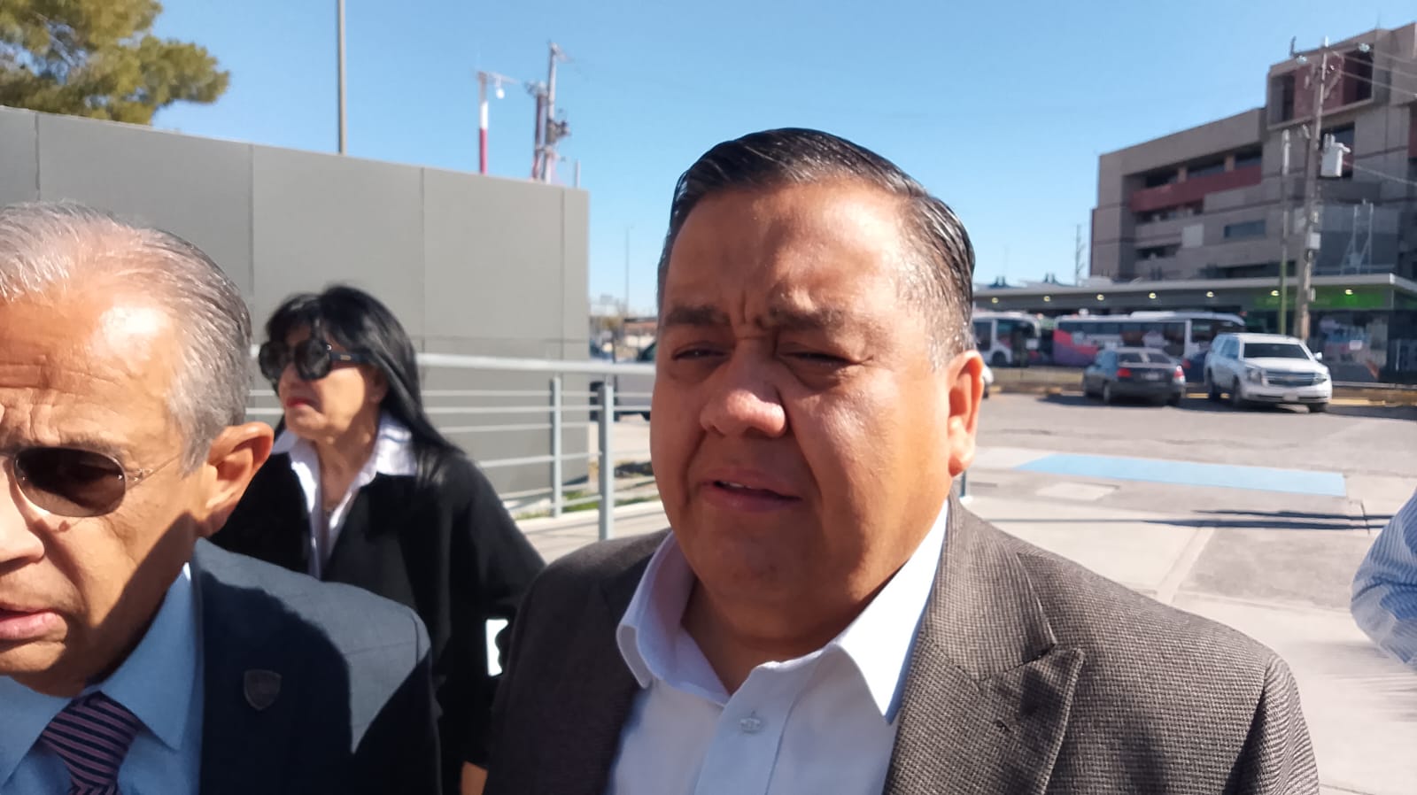 Analizan redirigir recursos del Fideicomiso de Puentes para combatir baches en Juárez