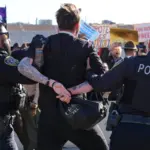 Trump cambia personal y suaviza mensaje antimigrante por críticas