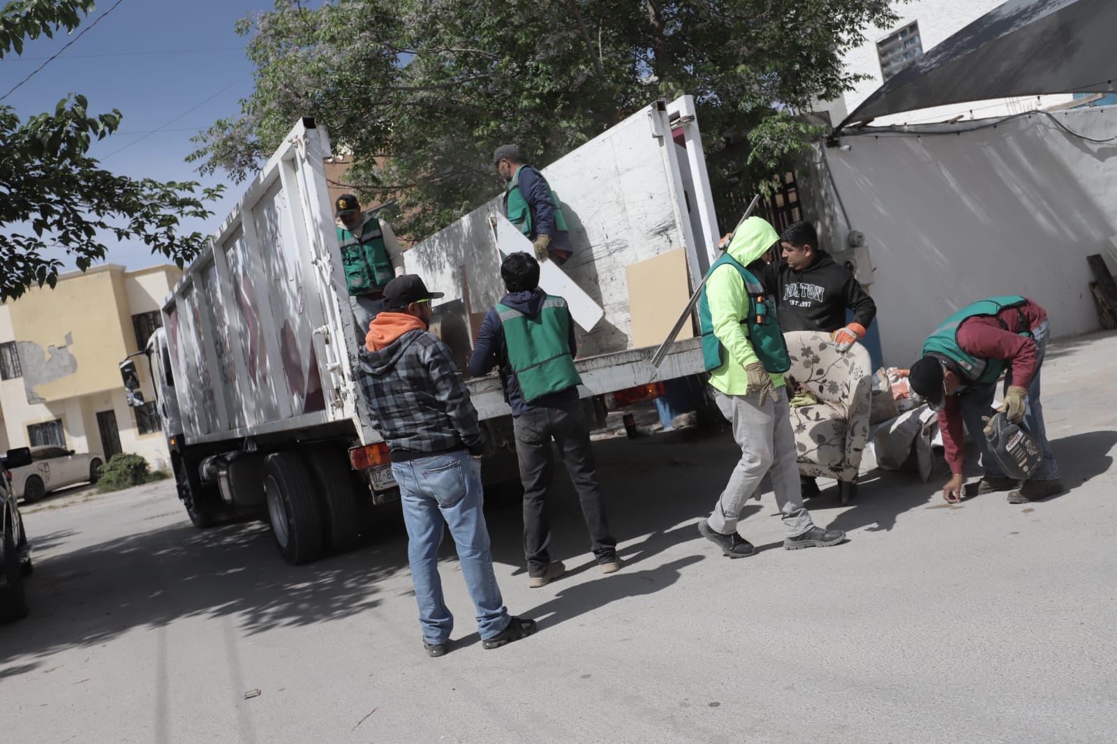 Limpia lleva Megadestilichadero  a tres colonias; exhortan a vecinos
