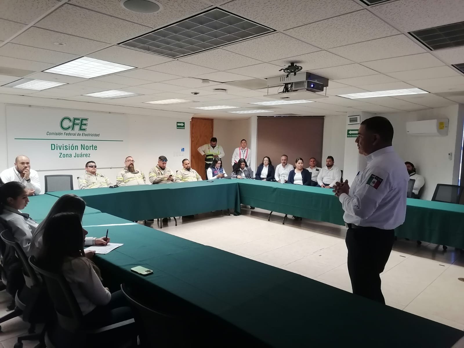 Seguridad Vial imparte curso de manejo defensivo a personal de CFE
