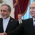 Putin promete apoyo a Irán en encuentro con Araghchi