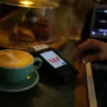 Creciente rechazo en Nueva York a las propinas automáticas en pagos digitales