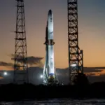 Bezos acelera su carrera espacial con nuevo lanzamiento de gran escala