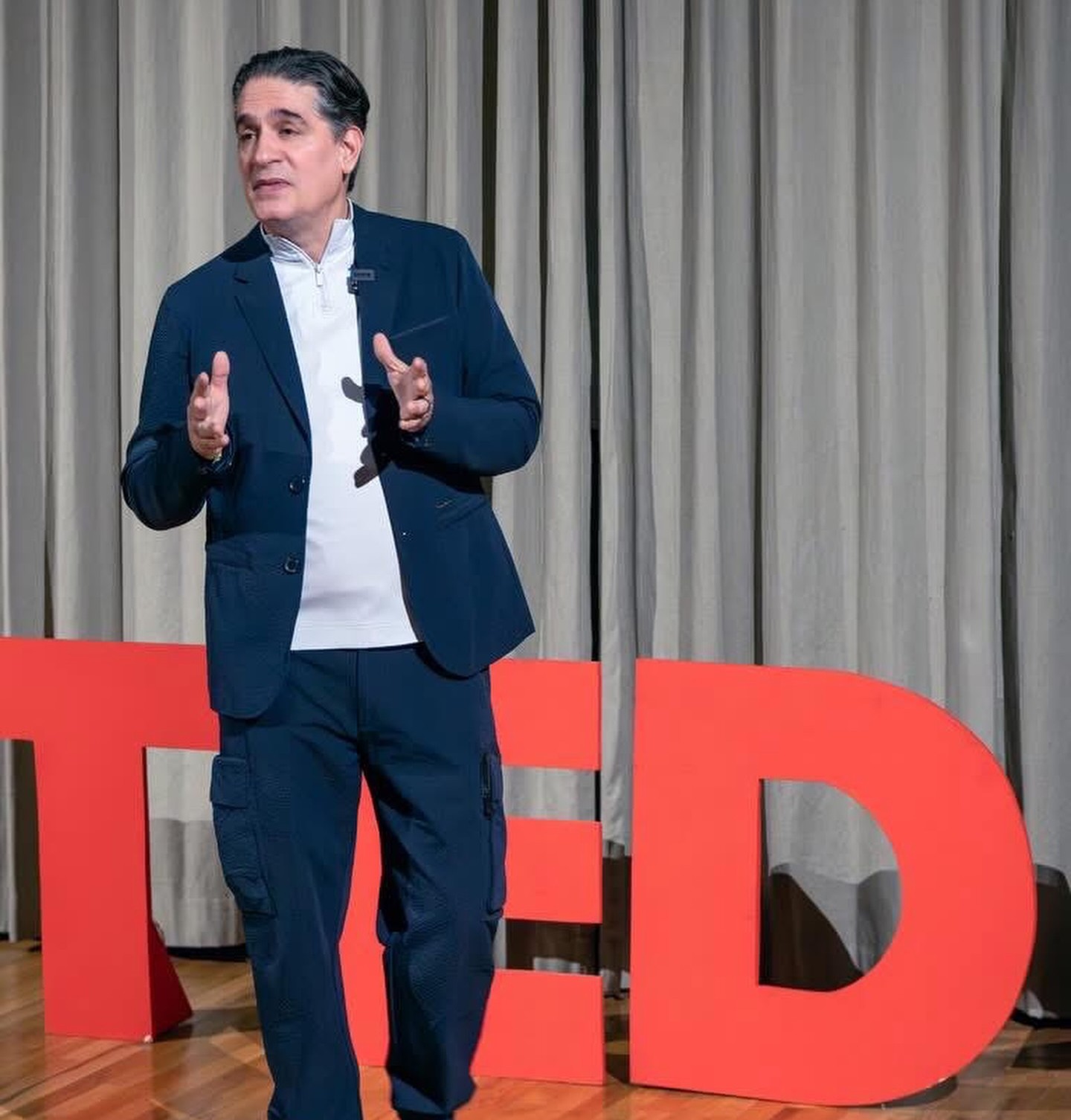 Raúl García Ruiz participa en TEDx con mensaje sobre identidad juarense
