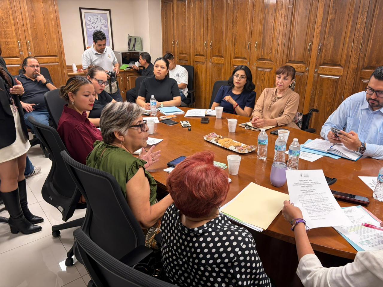 Capacitan a adultos mayores en derechos humanos y protección patrimonial