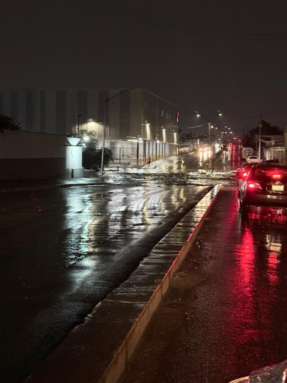 Dejan lluvias inundaciones, cortocircuitos y daños en distintos sectores de Juárez