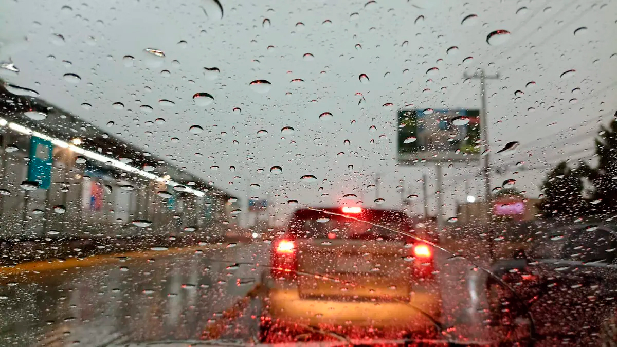 Prevén lluvias, tormentas eléctricas y posible caída de granizo en Juárez