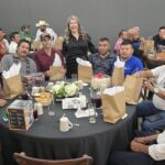 Celebra Rosana Díaz a los papás del Distrito 4