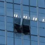Reportan presunto choque de una avioneta con rascacielos más alto de Pekín
