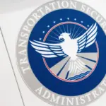 Arrestan a pasajero en aeropuerto de California por llevar un artefacto explosivo