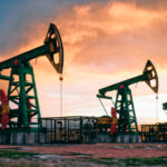 Petróleo cae hasta 5% tras señales de acuerdo entre Estados Unidos e Irán
