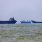 Tesoro de EU levanta las sanciones al petróleo iraní como parte del acuerdo provisional para poner fin a la guerra