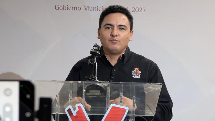 Oficializan nombramiento de Santiago González al frente de la Secretaría Particular