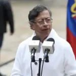 Petro prohíbe que De la Espriella juramente en base militar