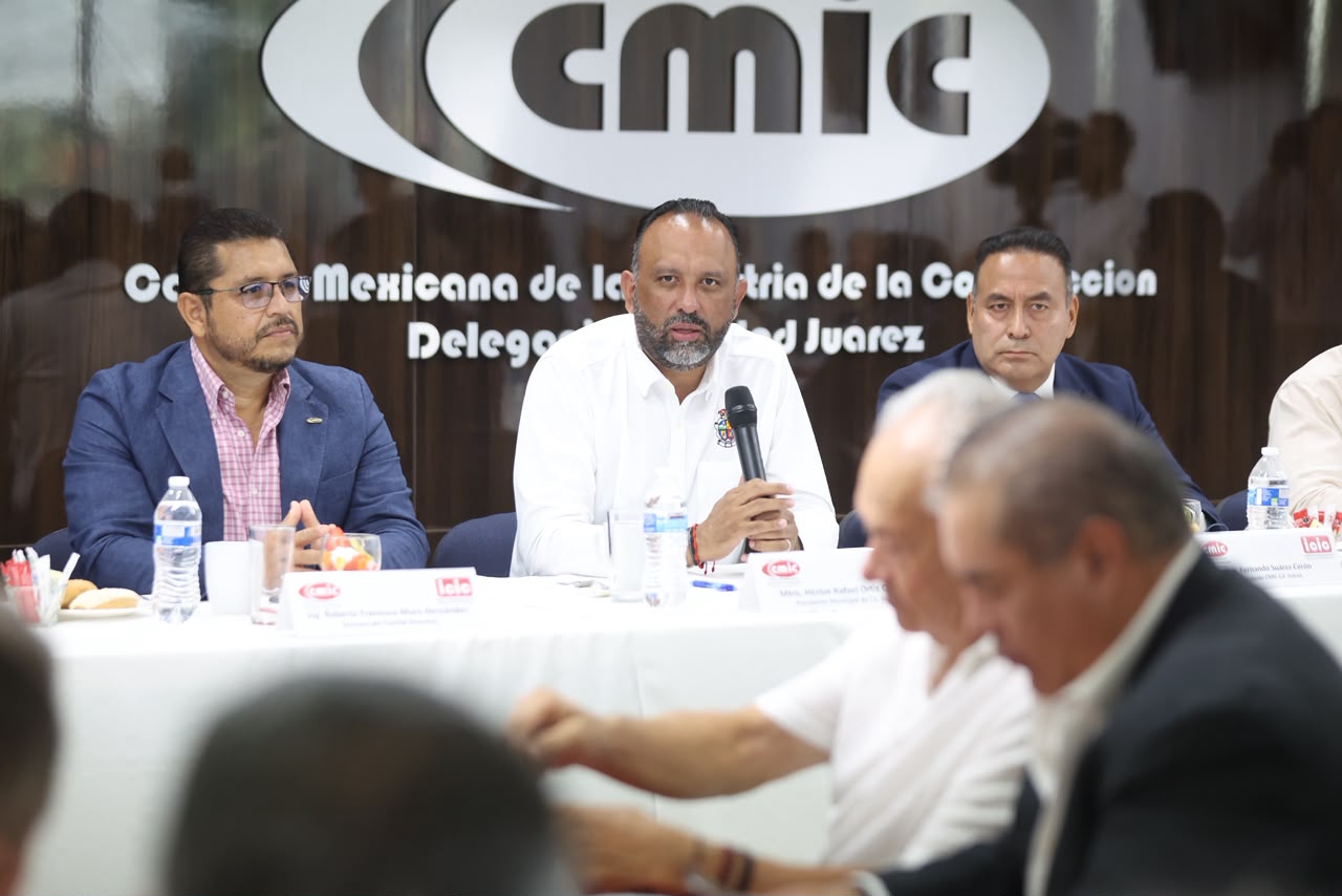 Descarta alcalde cierre de maquiladoras; atribuye ajustes a reestructuración