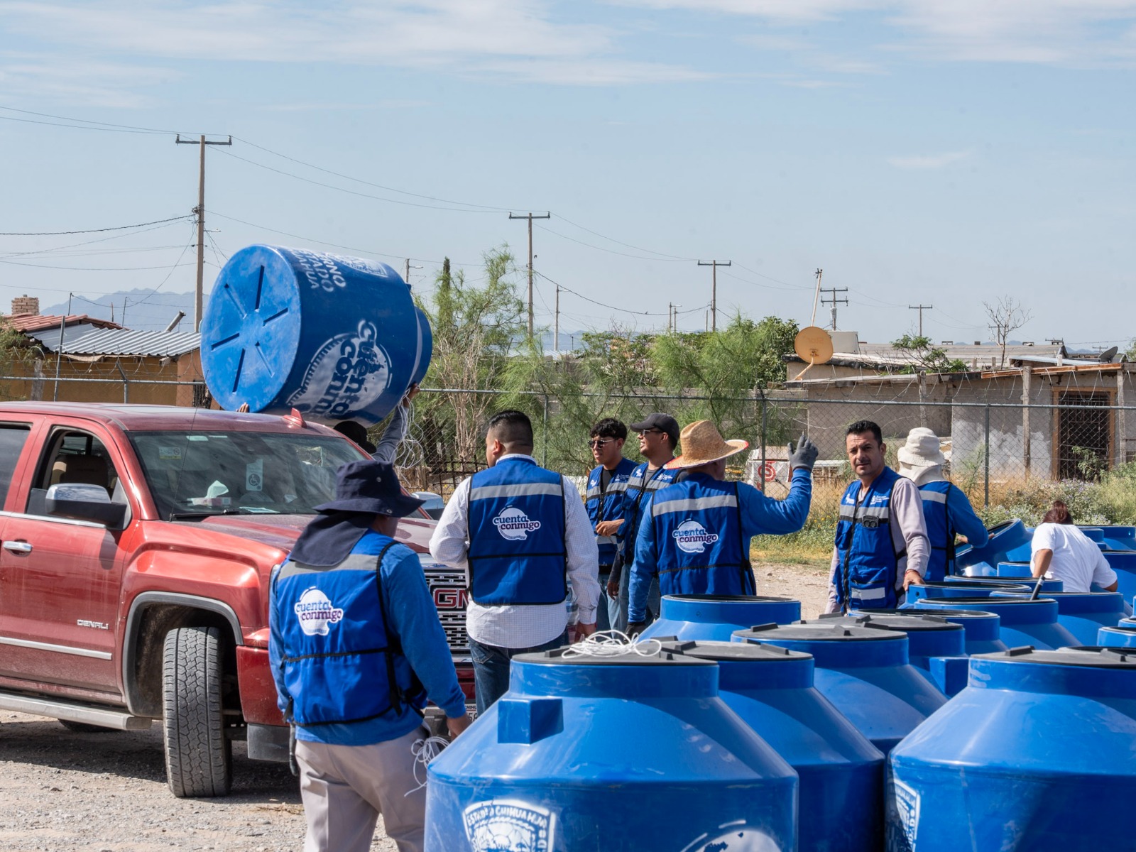 Beneficia programa “Agua para Todos en Los Kilómetros” a familias con la entrega de tinacos en Ciudad Juárez