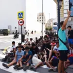 Hay 1,900 menores migrantes viviendo en calles de Ceuta, reconoce gobierno de España