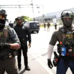 ICE gastará 16.7 mdd en adquirir 6 mil guantes capaces de aplicar descargas eléctricas a migrantes detenidos