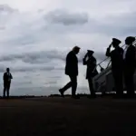 El presidente estadunidense, Donald Trump, advirtió este lunes a Irán que debe escoger entre un “acuerdo” o la “rendición total”, después de que Teherán negó que esté negociando con Estados Unidos.