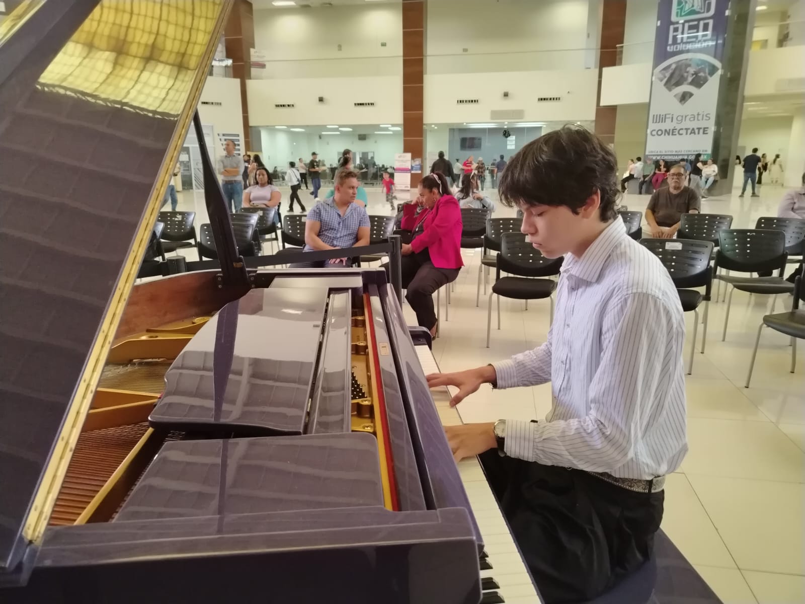 Inician recitales de piano en Pueblito Mexicano