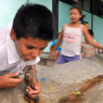 Garantizan MC Y PAN suministro de agua potable en escuelas de nivel básico y hogares chihuahuenses.
