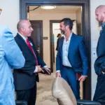Revelan fotos que ligan a hijo de Trump con el consultor Cerimedo