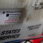 Corte Suprema de EU rechaza solicitud de Trump para restringir el voto por correo