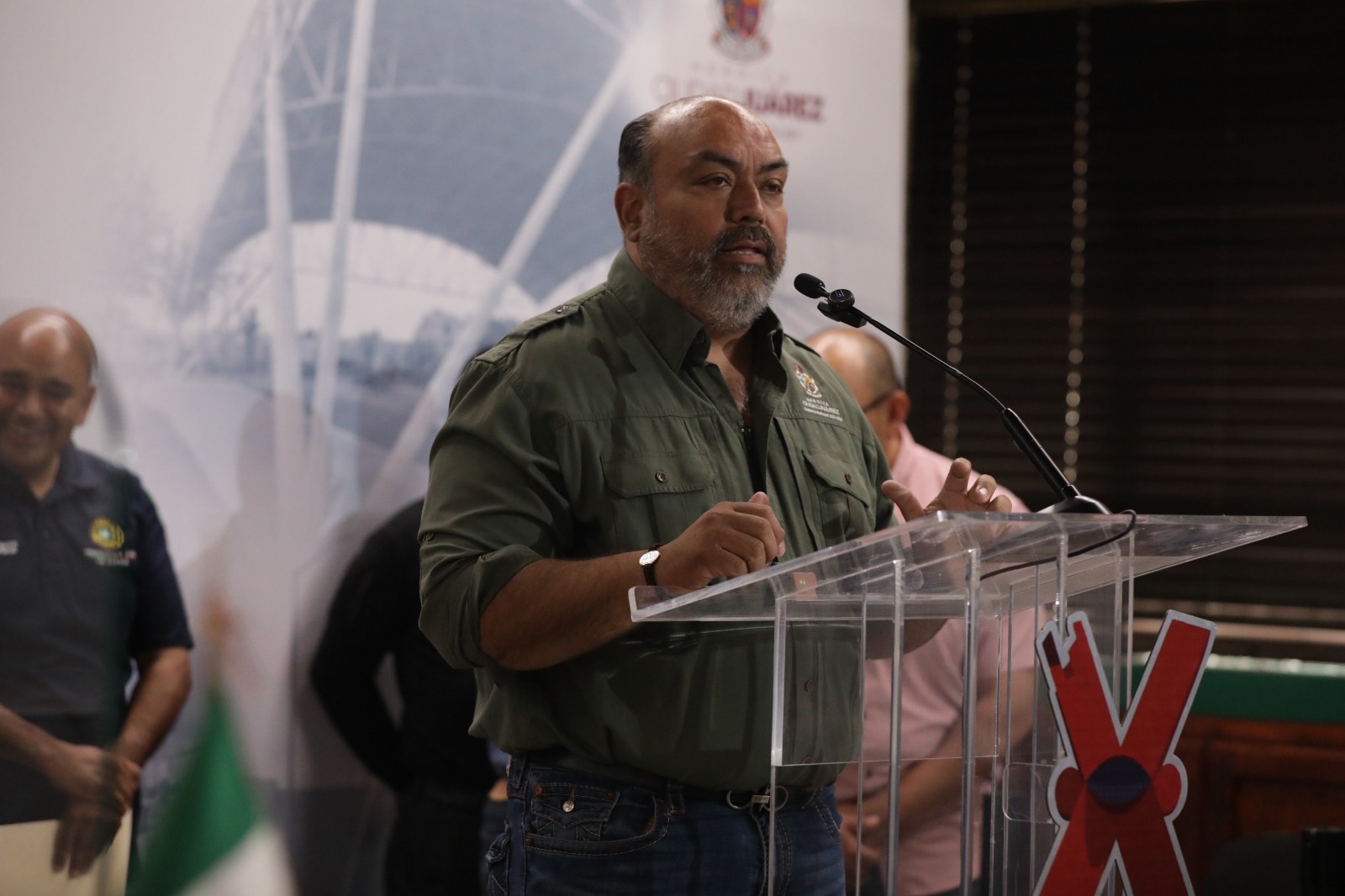 Fumigan zonas inundadas para combatir mosquitos y fauna nociva